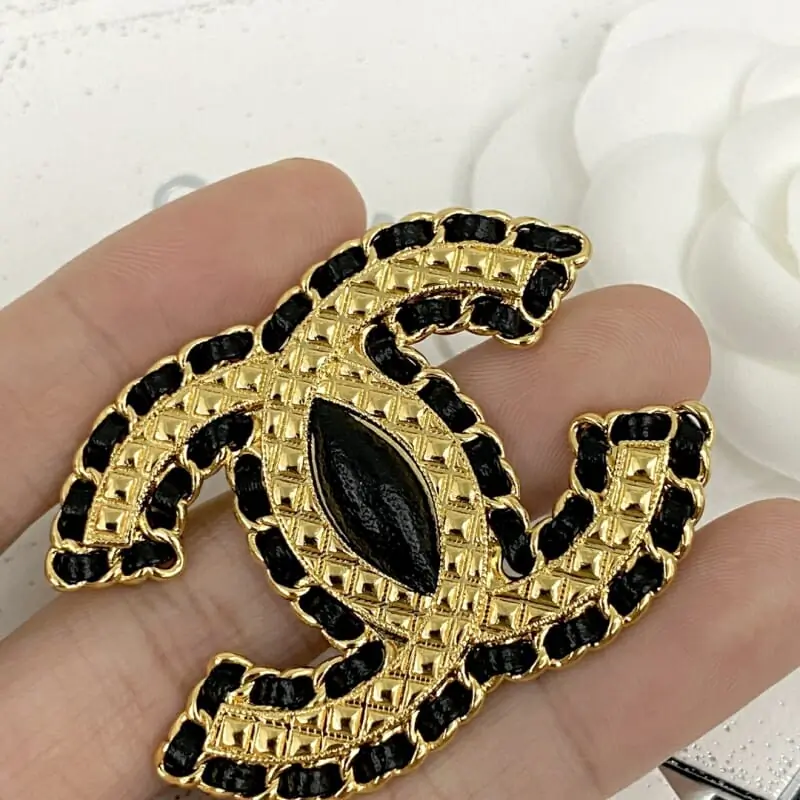 chanel brooches pour femme s_123ab7b3